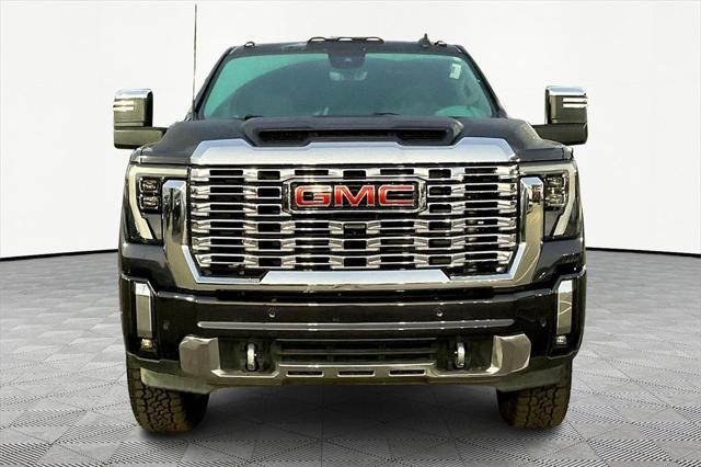 2024 GMC Sierra 2500HD 4WD Crew Cab Standard Bed Denali