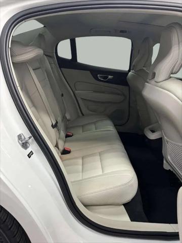 2022 Volvo S60 B5 Momentum