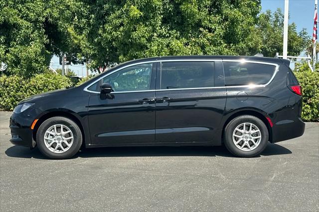 2025 Chrysler Voyager LX