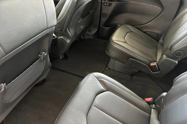 2025 Chrysler Voyager LX