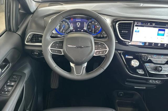 2025 Chrysler Voyager LX