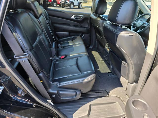 2017 Nissan Pathfinder SL