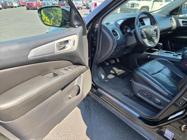 2017 Nissan Pathfinder SL