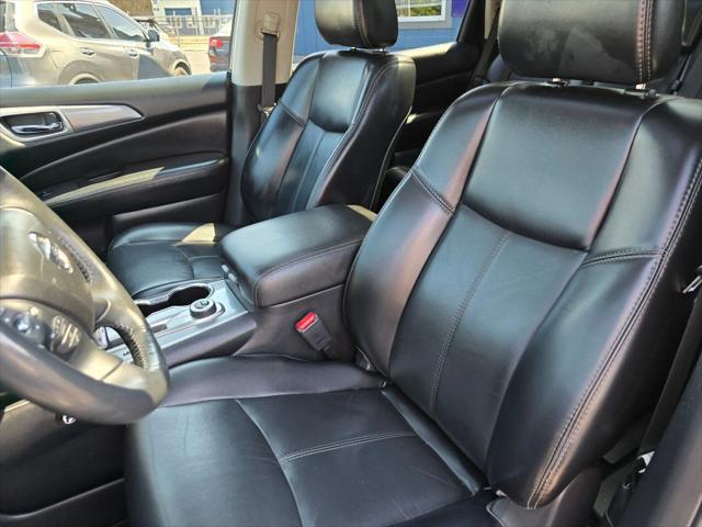 2017 Nissan Pathfinder SL