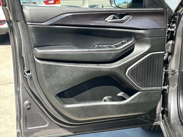 2022 Jeep Grand Cherokee L Laredo 4x2