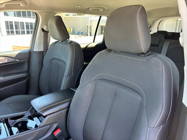 2022 Jeep Grand Cherokee L Laredo 4x2