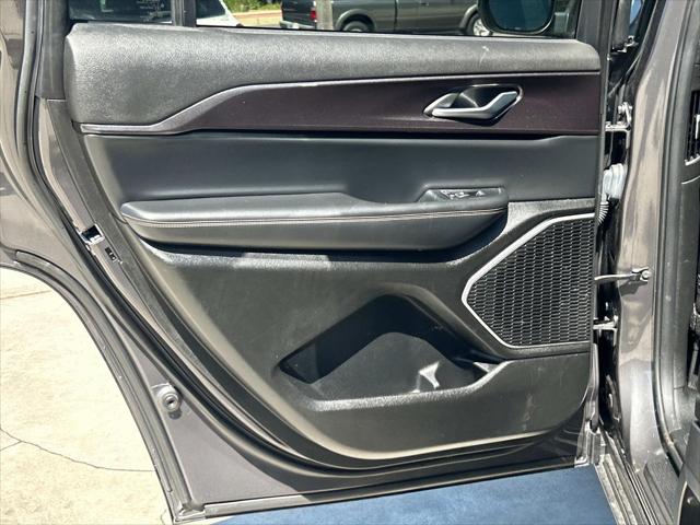 2022 Jeep Grand Cherokee L Laredo 4x2