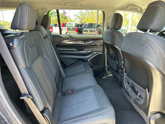 2022 Jeep Grand Cherokee L Laredo 4x2