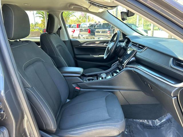 2022 Jeep Grand Cherokee L Laredo 4x2