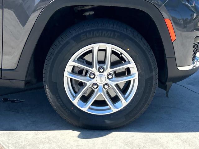 2022 Jeep Grand Cherokee L Laredo 4x2