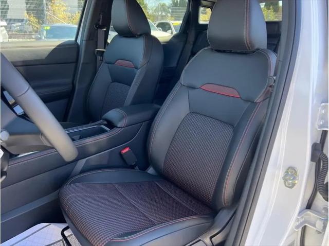 2025 Nissan Kicks SR FWD