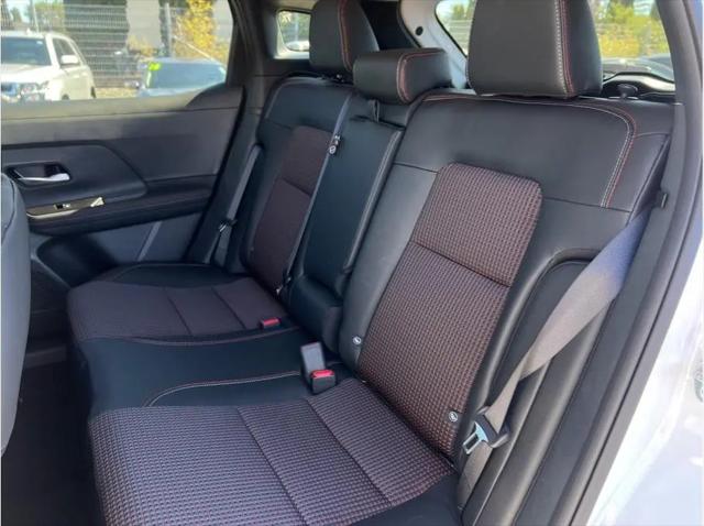 2025 Nissan Kicks SR FWD