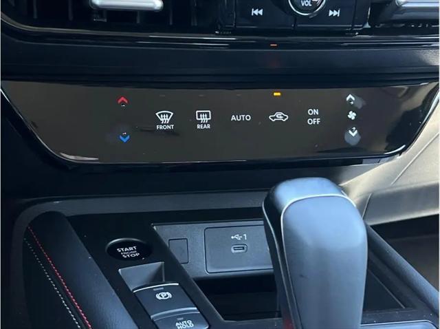 2025 Nissan Kicks SR FWD