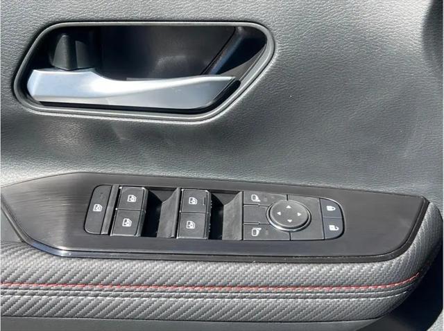 2025 Nissan Kicks SR FWD