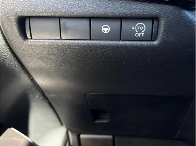 2025 Nissan Kicks SR FWD