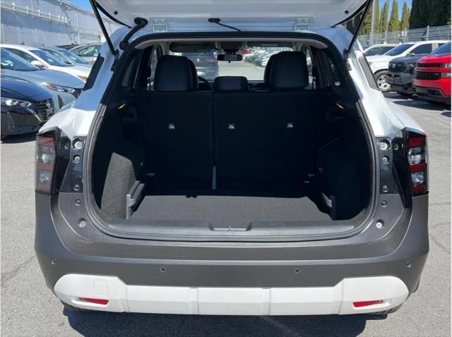 2025 Nissan Kicks SR FWD