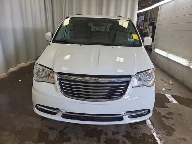 2016 Chrysler Town & Country Touring