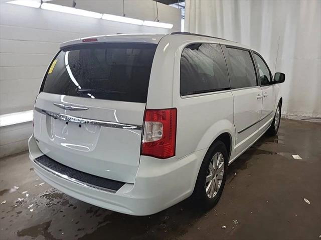 2016 Chrysler Town & Country Touring
