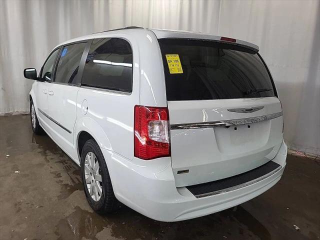 2016 Chrysler Town & Country Touring