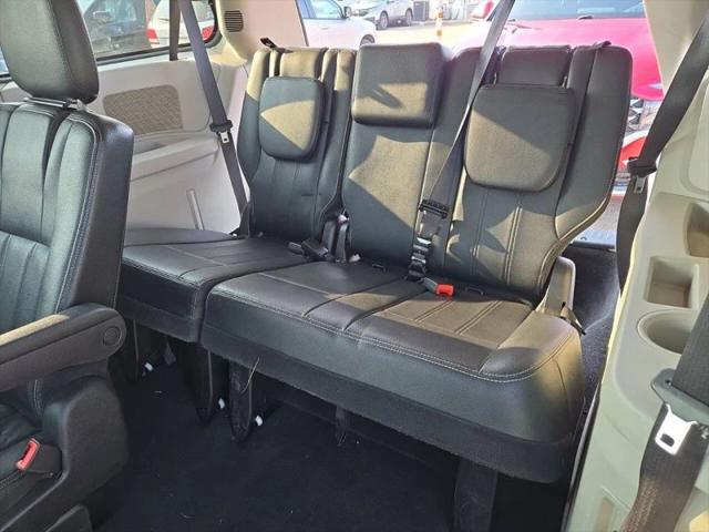 2016 Chrysler Town & Country Touring