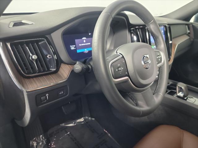 2022 Volvo XC60 B5 Momentum