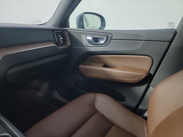 2022 Volvo XC60 B5 Momentum