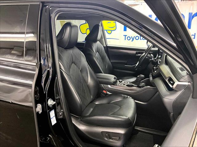 2022 Toyota Highlander Platinum