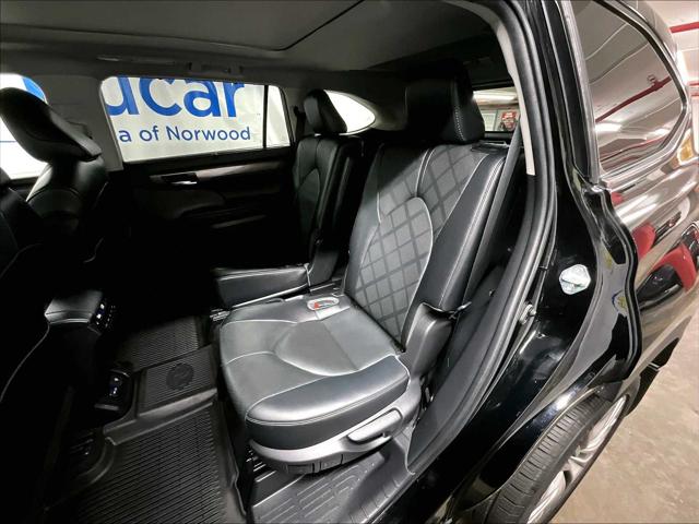 2022 Toyota Highlander Platinum