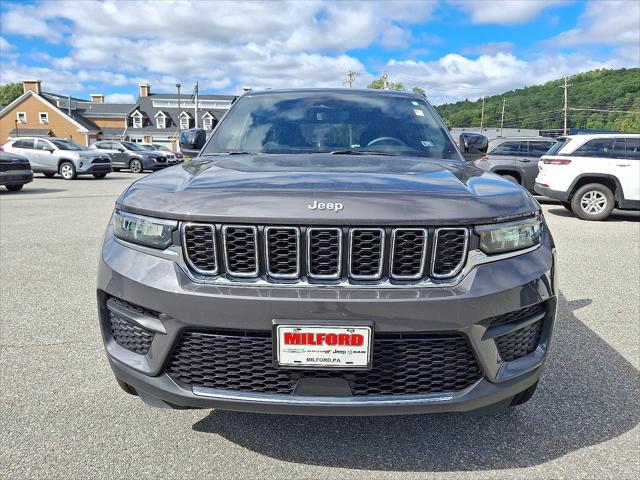 2024 Jeep Grand Cherokee Laredo 4x4