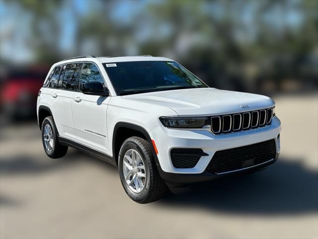 2025 Jeep Grand Cherokee GRAND CHEROKEE LAREDO X 4X4