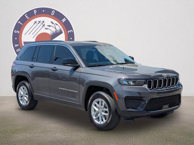 2025 Jeep Grand Cherokee GRAND CHEROKEE LAREDO X 4X4