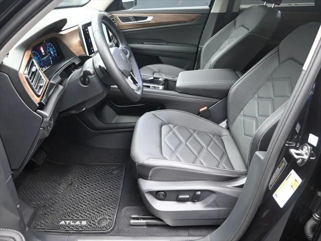 2026 Volkswagen Atlas SE with Technology