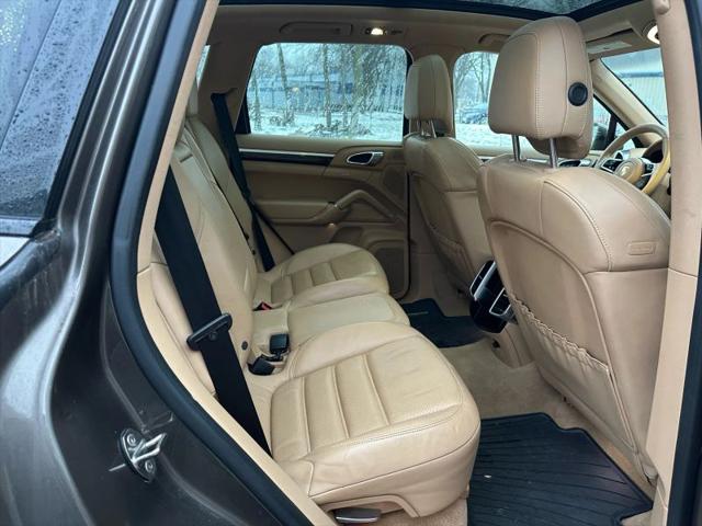 2016 Porsche Cayenne Base