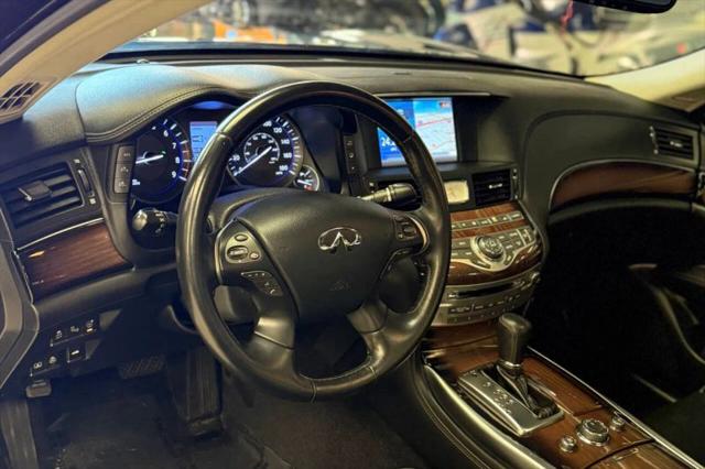 2017 INFINITI Q70h Base