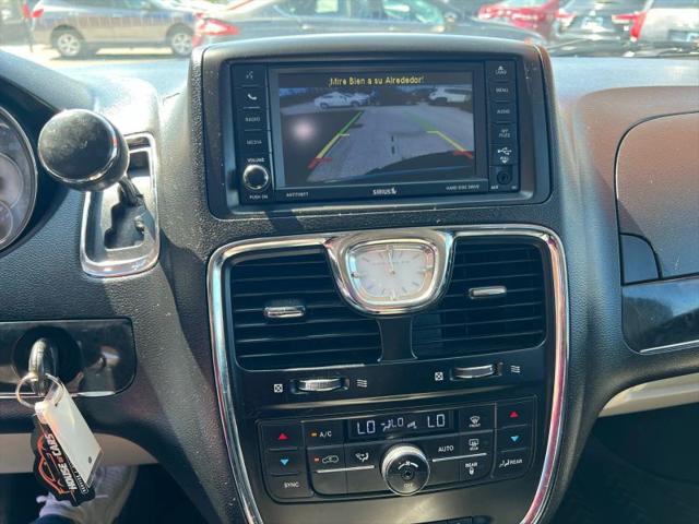 2014 Chrysler Town & Country Touring