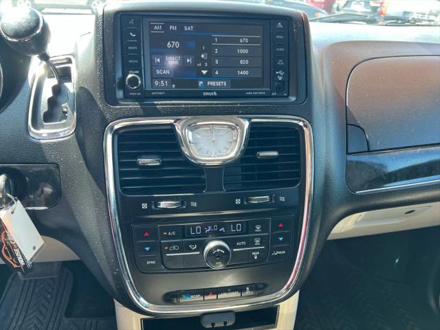 2014 Chrysler Town & Country Touring