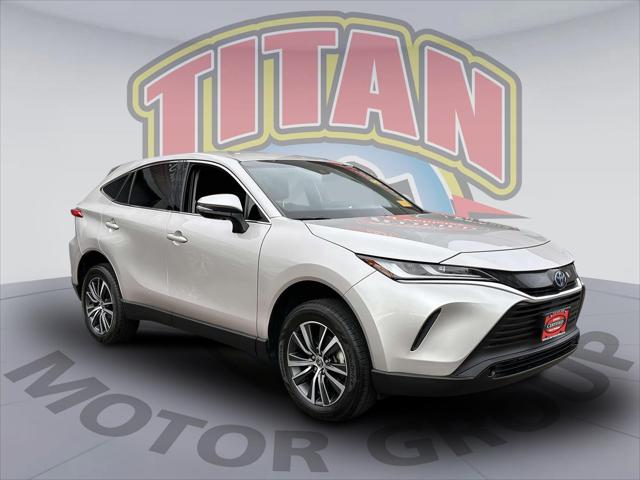 2023 Toyota Venza LE's photo