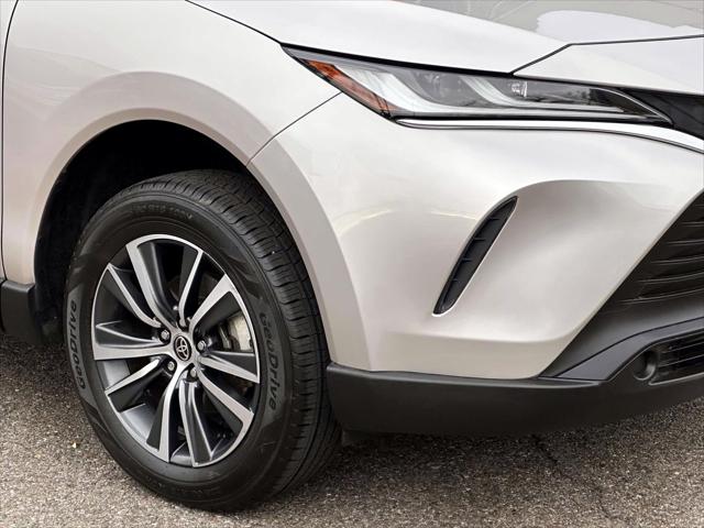 2023 Toyota Venza LE [9]