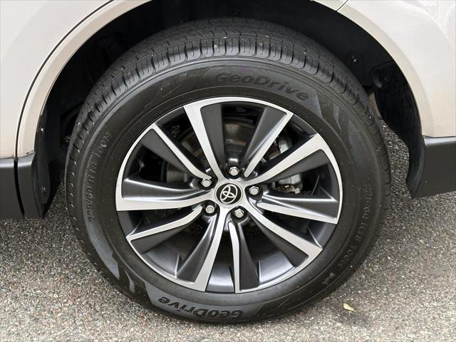 2023 Toyota Venza LE [11]