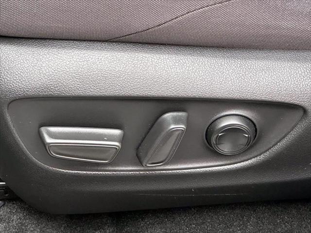 2023 Toyota Venza LE [13]