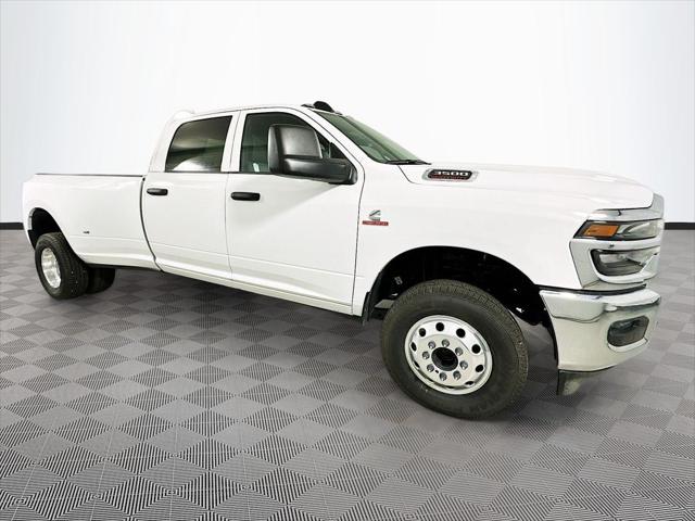2026 RAM Ram 3500 RAM 3500 TRADESMAN CREW CAB 4X4 8 BOX