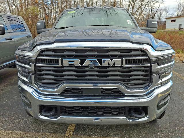 2026 RAM Ram 5500 Chassis Cab RAM 5500 TRADESMAN CHASSIS CREW CAB 4X4 60 CA 2026 RAM Ram 5500 Chassis Cab RAM 5500 TRADESMAN CHASSIS CREW CAB 4X4 60 CA