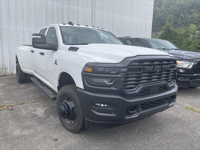 2026 RAM Ram 3500 RAM 3500 TRADESMAN CREW CAB 4X4 8 BOX