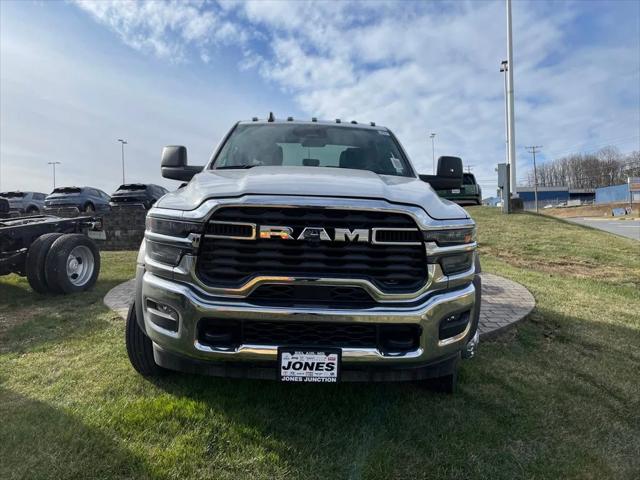 2026 RAM Ram 5500 Chassis Cab RAM 5500 TRADESMAN CHASSIS CREW CAB 4X4 84 CA 2026 RAM Ram 5500 Chassis Cab RAM 5500 TRADESMAN CHASSIS CREW CAB 4X4 84 CA