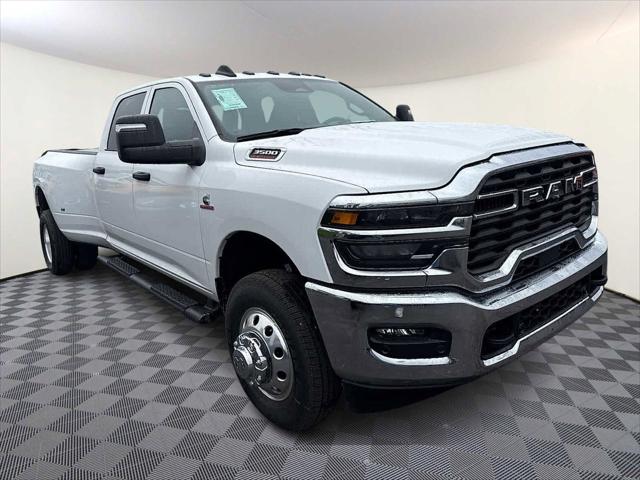 2026 RAM Ram 3500 RAM 3500 TRADESMAN CREW CAB 4X4 8 BOX