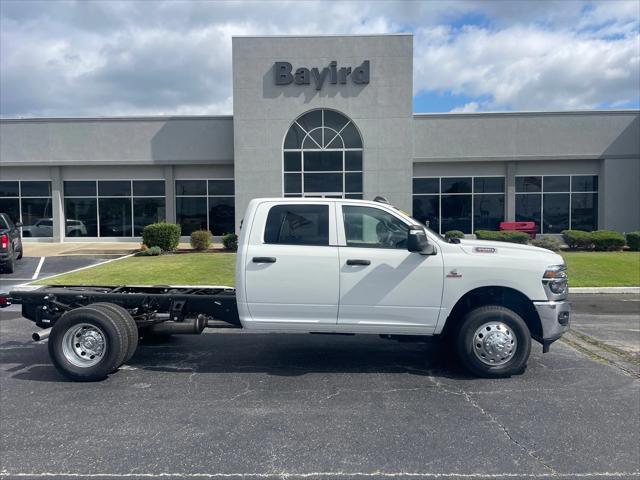 2026 RAM Ram 3500 Chassis Cab RAM 3500 TRADESMAN CREW CAB CHASSIS 4X4 60 CA