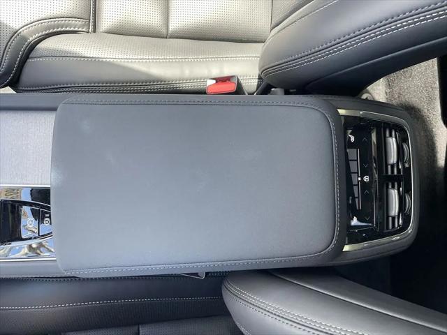 2026 Volvo XC90 Ultra Dark Theme, B6 AWD Gas (mild hybrid), Gasoline, 7 Seats