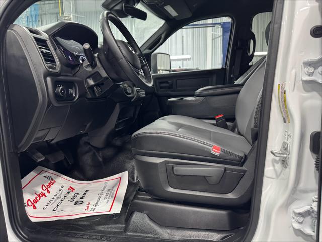 2025 RAM 3500 Chassis Tradesman/Big Horn