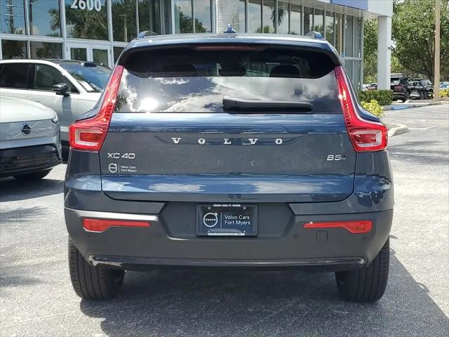 2026 Volvo XC40 Ultra, B5 AWD Gas (mild hybrid), Dark