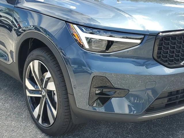 2026 Volvo XC40 Ultra, B5 AWD Gas (mild hybrid), Dark